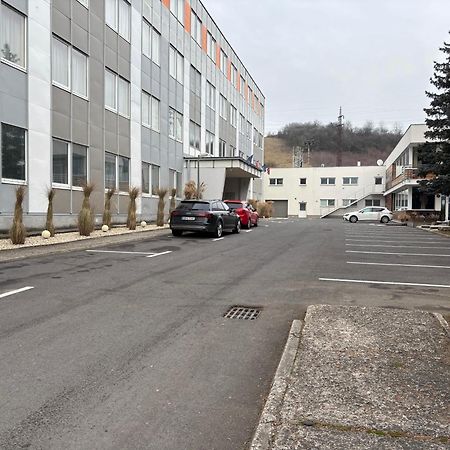 City Hotel B&B, Reception 24 7, 800M Od-From R1, Free Parking Banska Bystrica Exterior photo