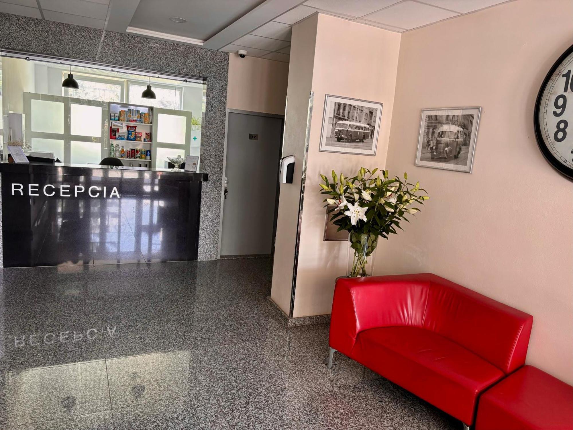 City Hotel B&B, Reception 24 7, 800M Od-From R1, Free Parking Banska Bystrica Exterior photo