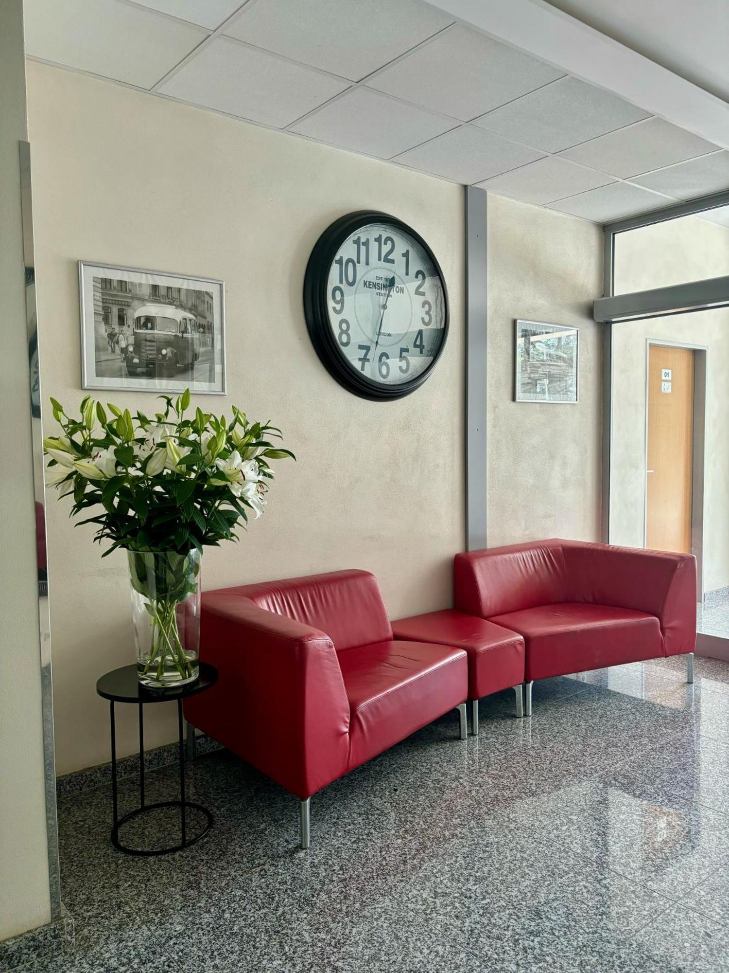 City Hotel B&B, Reception 24 7, 800M Od-From R1, Free Parking Banska Bystrica Exterior photo
