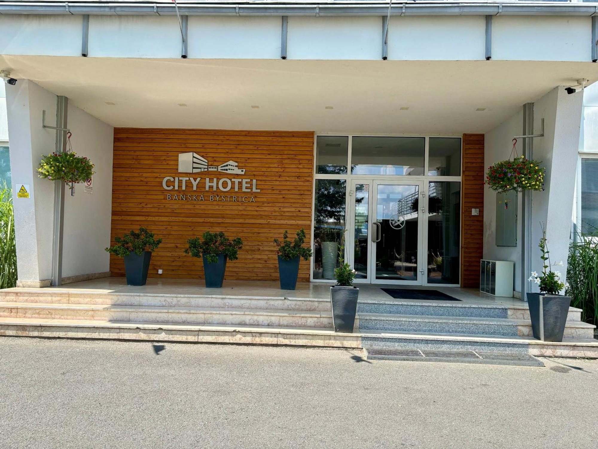 City Hotel B&B, Reception 24 7, 800M Od-From R1, Free Parking Banska Bystrica Exterior photo