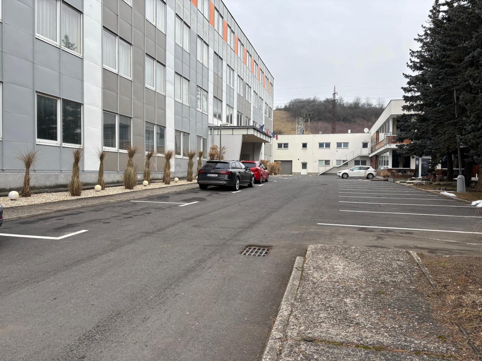 City Hotel B&B, Reception 24 7, 800M Od-From R1, Free Parking Banska Bystrica Exterior photo