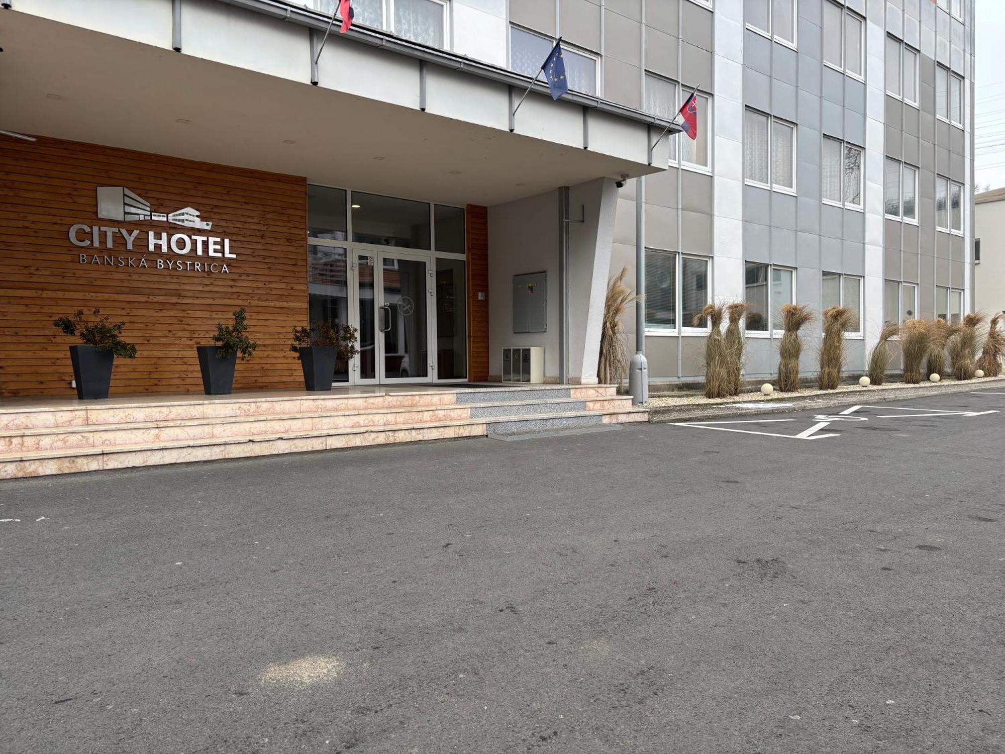 City Hotel B&B, Reception 24 7, 800M Od-From R1, Free Parking Banska Bystrica Exterior photo