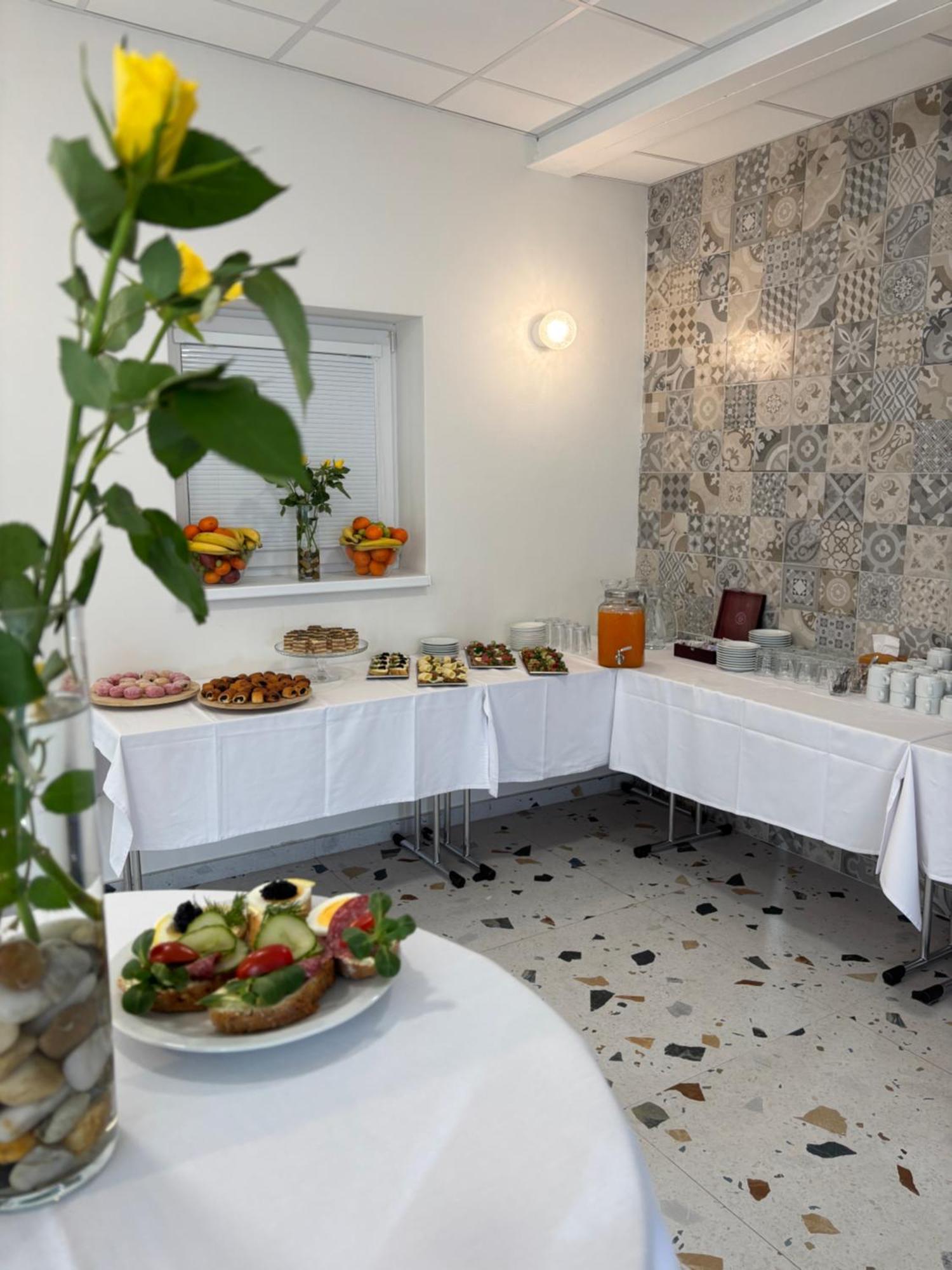 City Hotel B&B, Reception 24 7, 800M Od-From R1, Free Parking Banska Bystrica Exterior photo