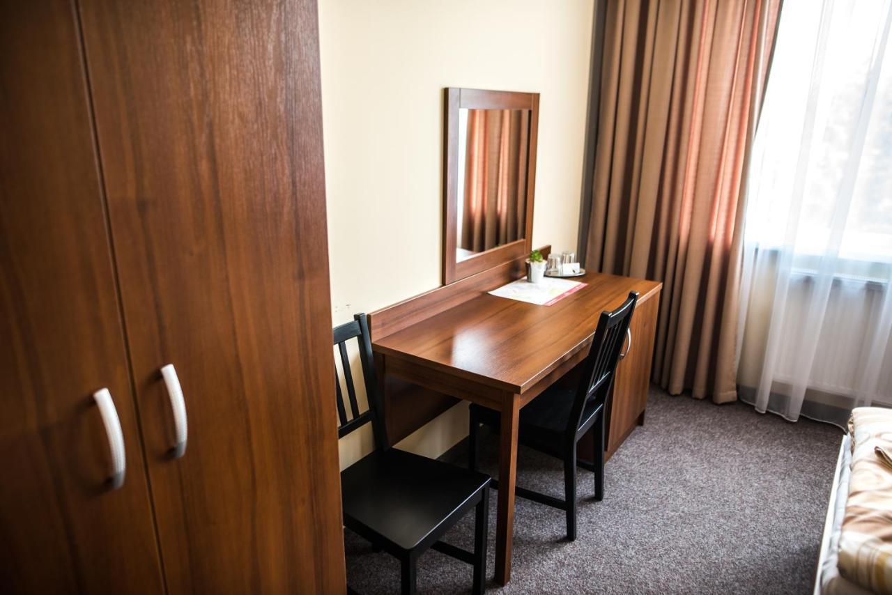City Hotel B&B, Reception 24 7, 800M Od-From R1, Free Parking Banska Bystrica Exterior photo