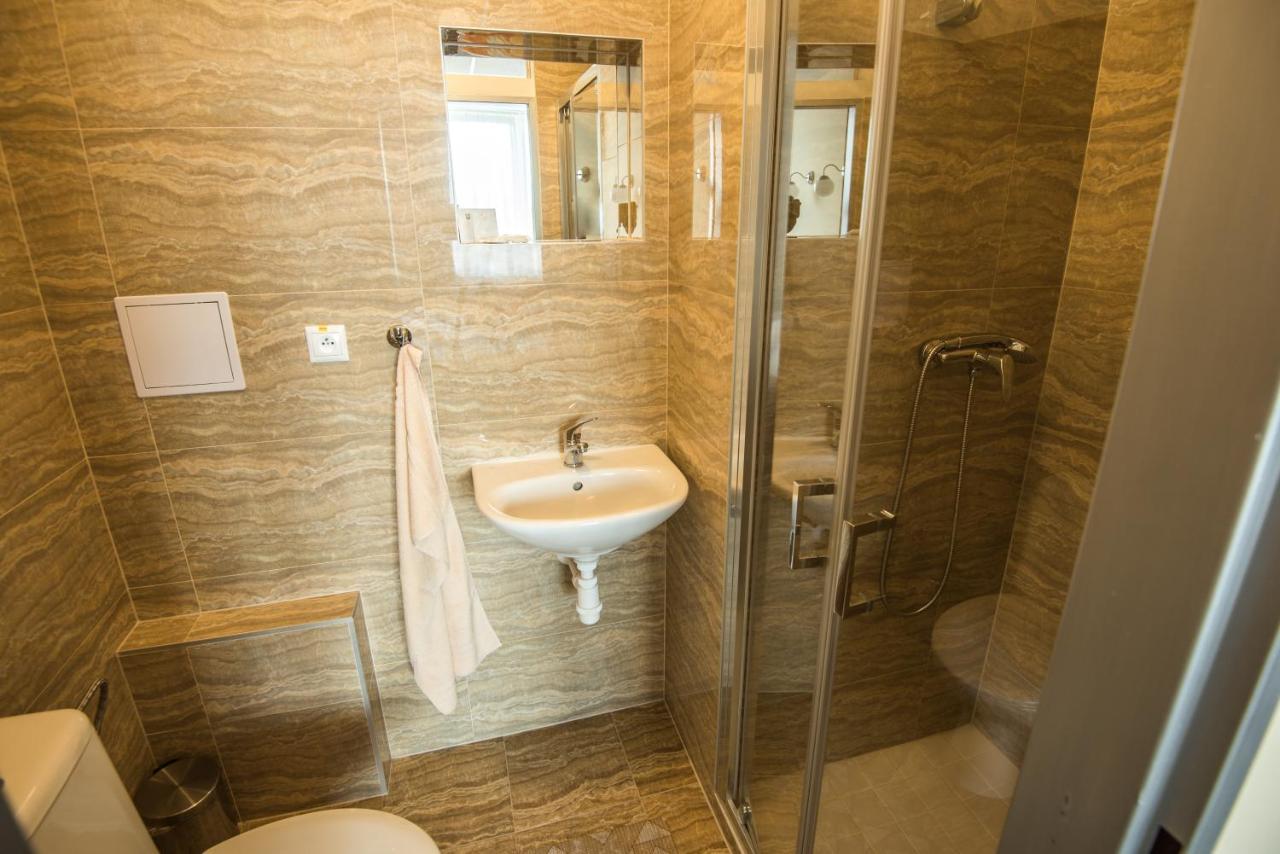 City Hotel B&B, Reception 24 7, 800M Od-From R1, Free Parking Banska Bystrica Exterior photo