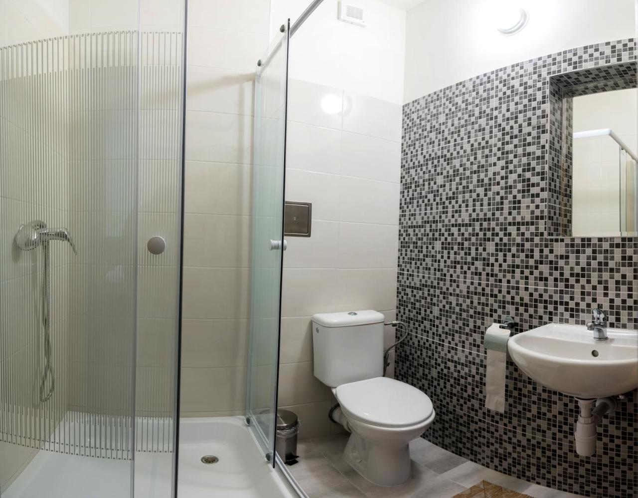 City Hotel B&B, Reception 24 7, 800M Od-From R1, Free Parking Banska Bystrica Exterior photo
