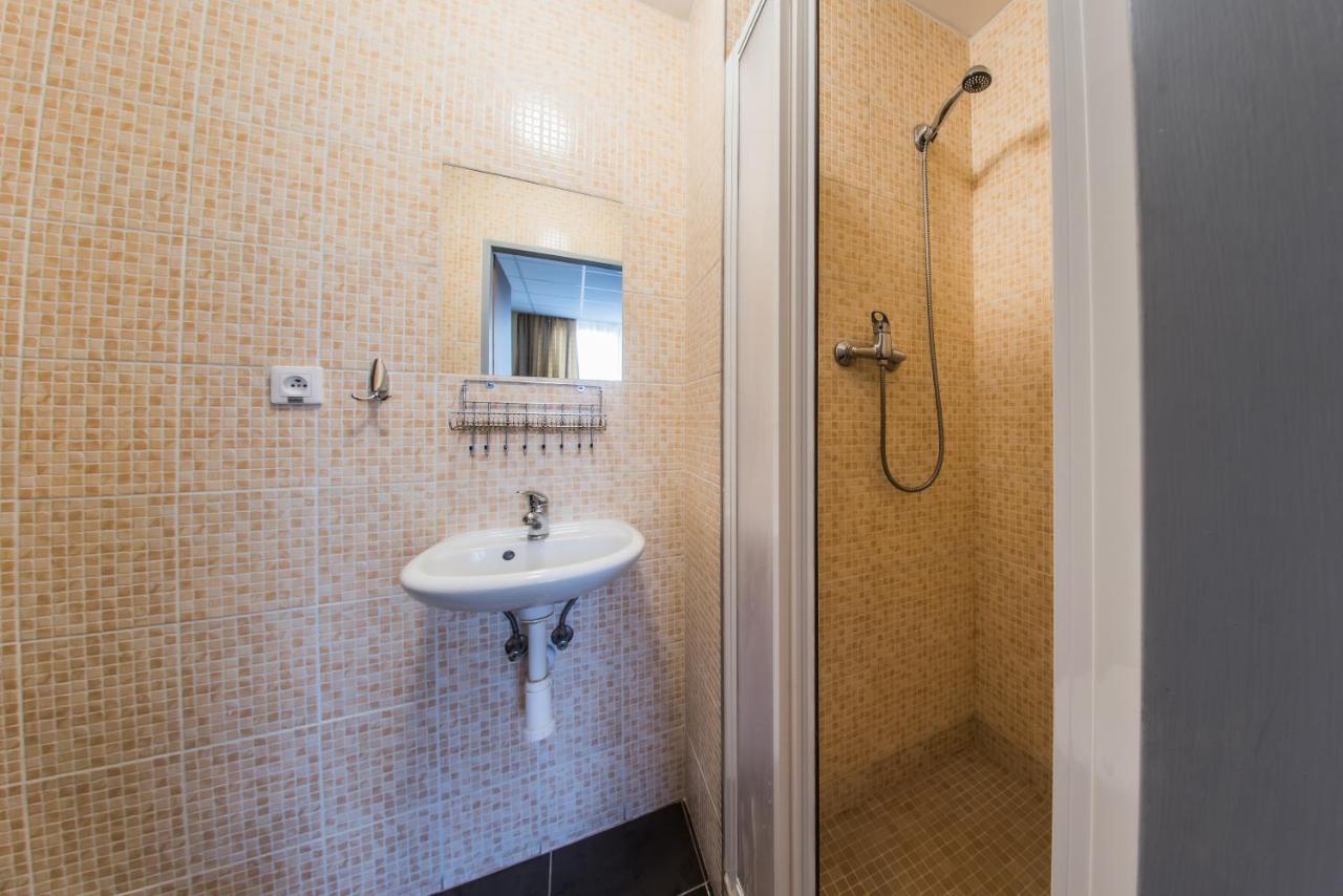 City Hotel B&B, Reception 24 7, 800M Od-From R1, Free Parking Banska Bystrica Exterior photo