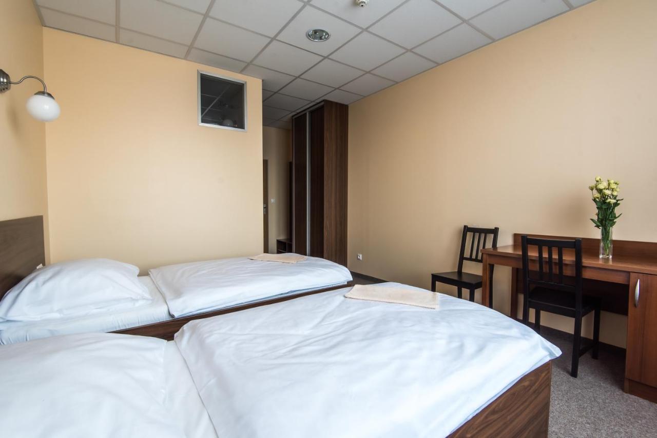 City Hotel B&B, Reception 24 7, 800M Od-From R1, Free Parking Banska Bystrica Exterior photo